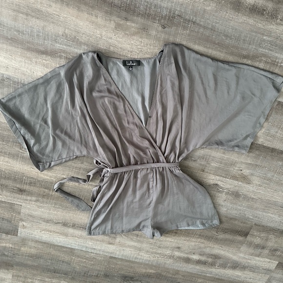 Lulu’s Ain’t it Grand Olive Green Surplice Romper Size Large - Picture 4 of 5